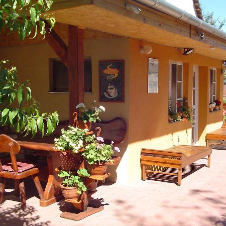 Hunter Villa Štúrovo Bagian luar foto