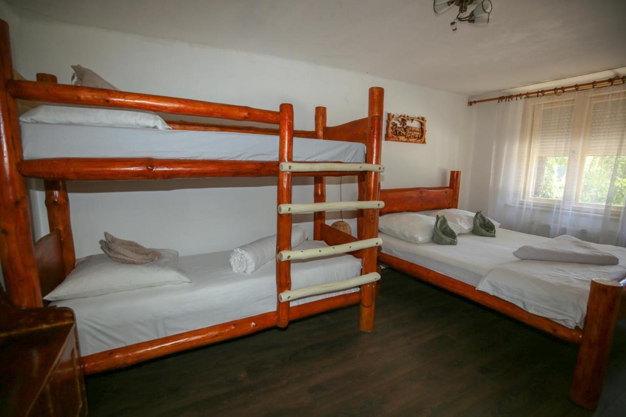 Hunter Villa Štúrovo Bagian luar foto